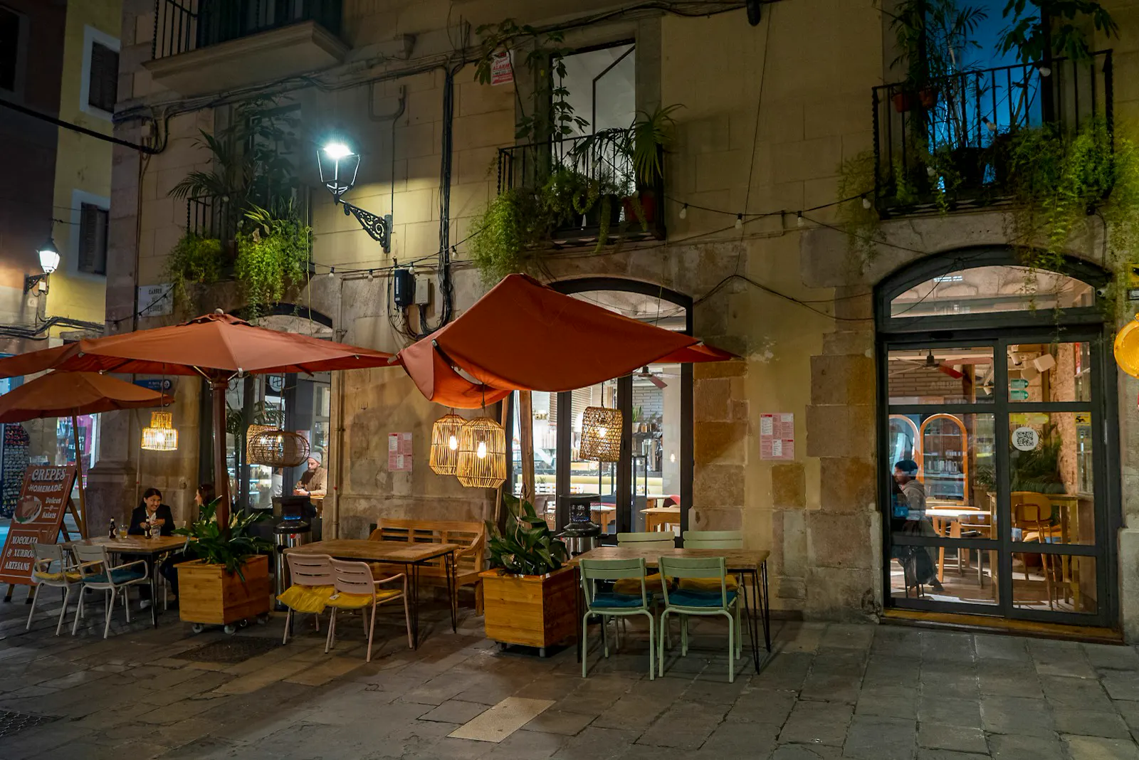 Terrasse de restaurant le soir